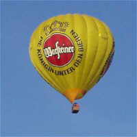 Der Warsteiner-Ballon - gesehen am 30.09.2003 ber Kiel-Gaarden